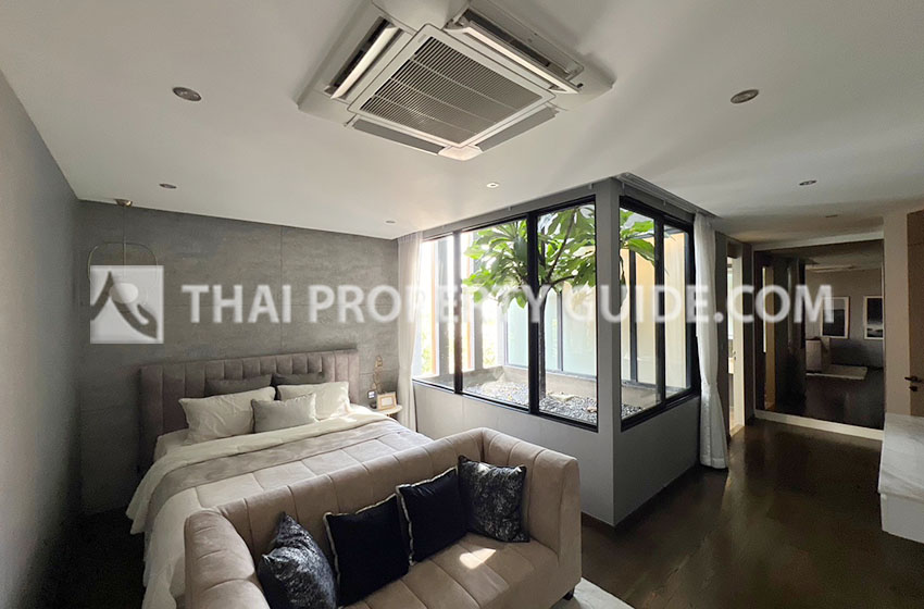 House with Private Pool in Srinakarin 
